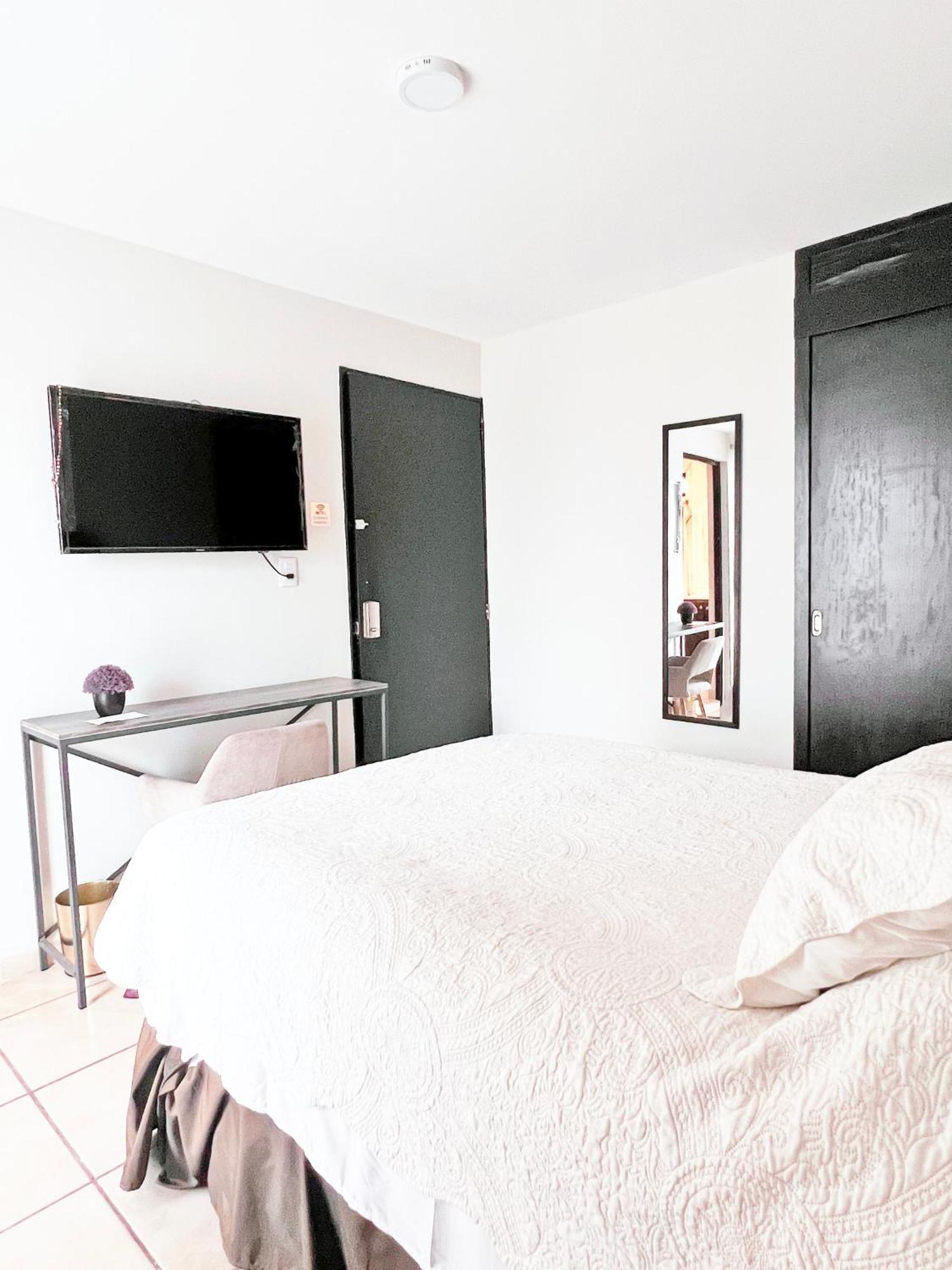 Suites ciento 37 León Esterno foto