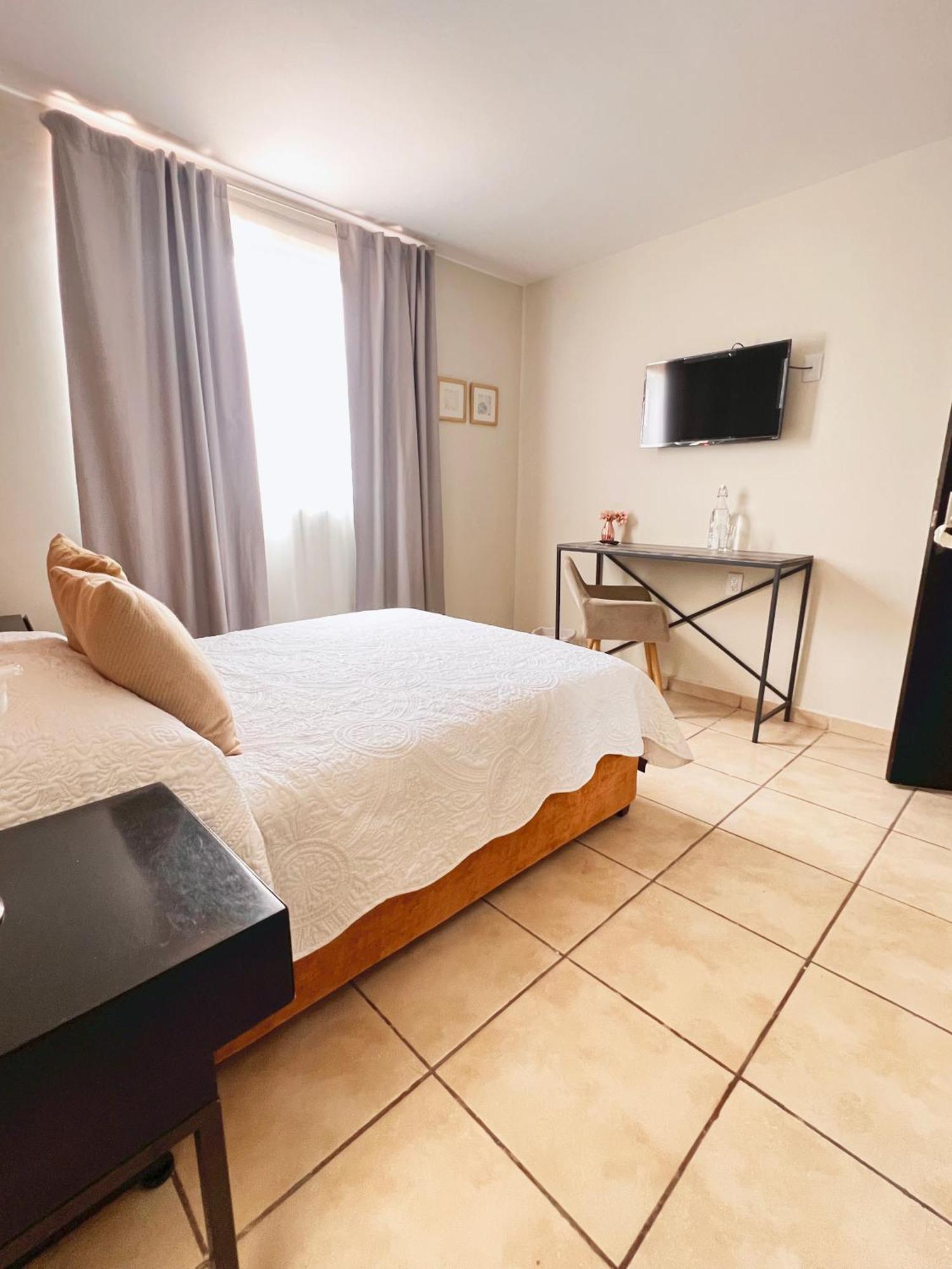 Suites ciento 37 León Esterno foto