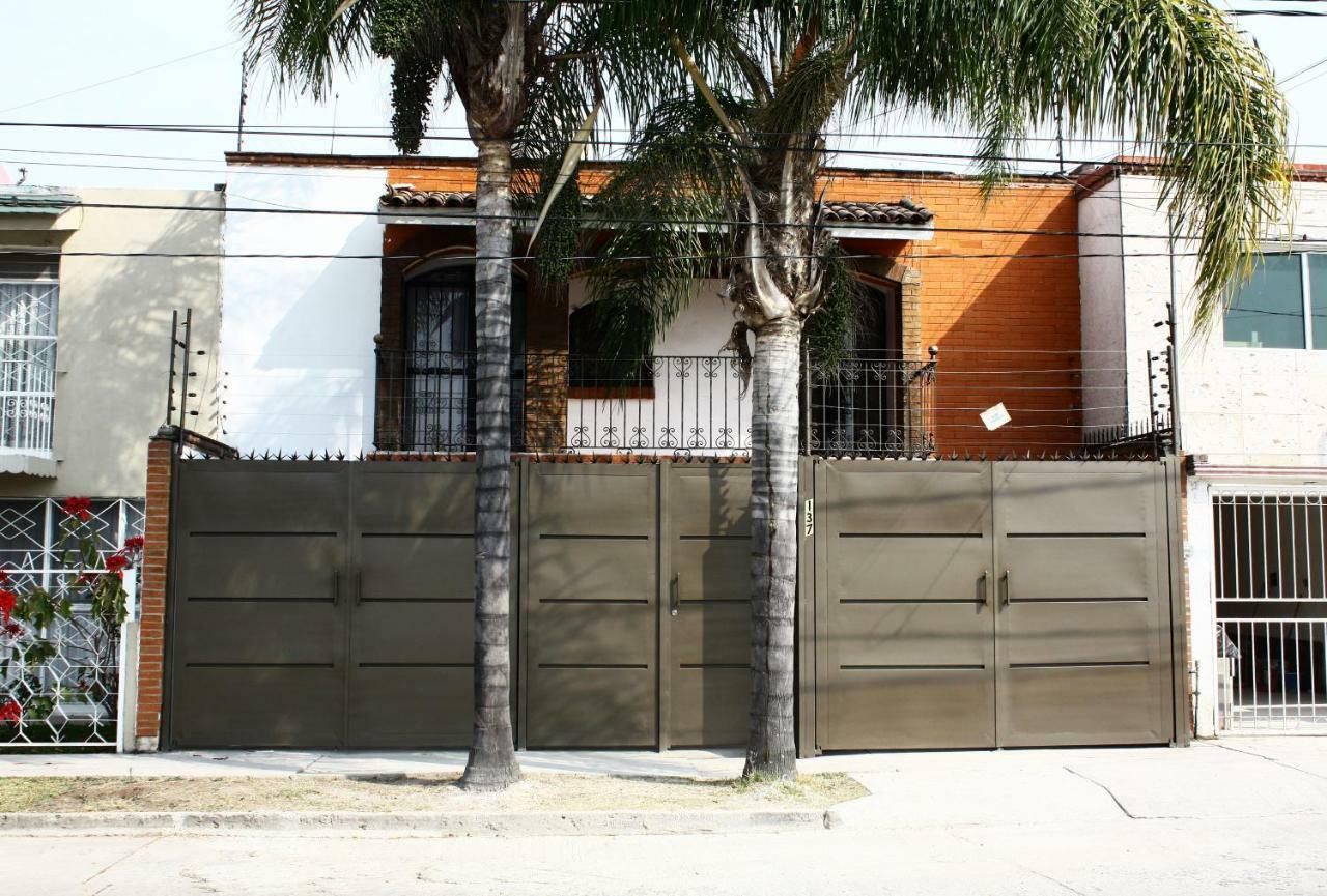 Suites ciento 37 León Esterno foto