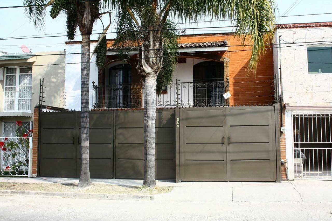 Suites ciento 37 León Esterno foto