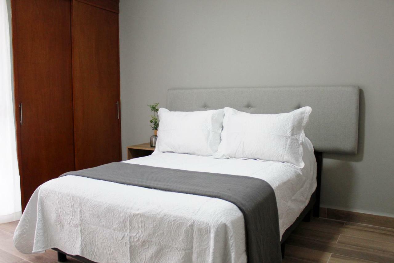 Suites ciento 37 León Esterno foto